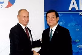 Le président vietnamien Truong Tân Sang (droite) et son homologue russe Vladimir Poutine. (Photo: Nguyen Khang/AVI)