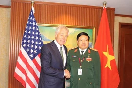 Le ministre vietnamien de la Défense Phung Quang Thanh et son homologue américain Chuck Hagel (Source: VNA)