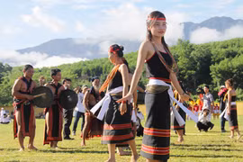 Quang Nam : Ouverture du festival culturel et sportif des ethnies minoritaires. Photo : Net