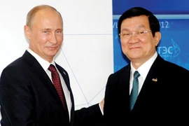 Les présidents Truong Tân Sang et V. Poutine au 20e Sommet de l'APEC à Vladivostok, en Russie (photo: SGGP)