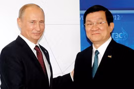 Les présidents Truong Tân Sang et V. Poutine au 20e Sommet de l'APEC à Vladivostok, en Russie (photo: SGGP)