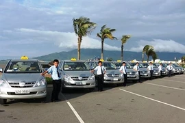 À Dà Nang (Centre), chaque chauffeur de taxi doit être un ambassadeur de sa ville auprès des touristes. Photo : VNA
