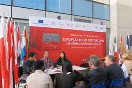 Conférence de presse pour présenter le 13e Festival de la musique européenne au Vietnam, le 17 novembre à Hanoi. 