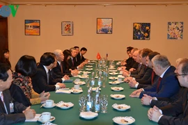 Le Secrétaire général du PCV Nguyen Phu Trong rencontre le président du Parti communiste de la Fédération de Russie, Gennady Ziuganov. Photo : VOV
