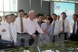 Le président singapourien Lee Kuan Yew lors d'une visite au Vietnam. Photo :VNA