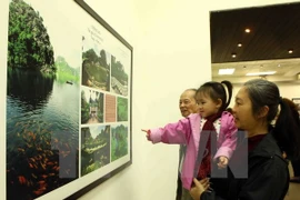 Exposition de photos "Itinéraire du patrimoine 2014". (Source : VNA) 