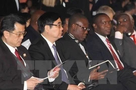 Le ministre de l’Agriculture et du Développement rural, Cao Duc Phat (2e, de gauche à droite). (Source : VNA).