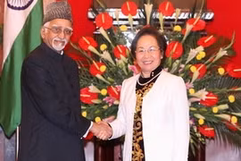 La vice-présidente vietnamienne Nguyên Thi Doan et son homologue indien Mohammad Hamid Ansari (Photo: Thong Nhat/AVI).