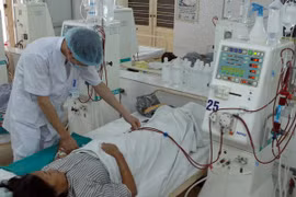 Soins aux malades à l'hôpital de Viet Tiep, Hai Phong. (Photo: Nguyen Thuy/VNA)