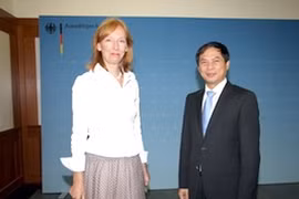 Le vice-ministre vietnamien des AE Bui Thanh Son et le secrétaire d’Etat du ministère allemand des AE, Emily Haber. (Source: AVI)
