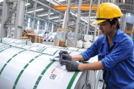 Dans l’usine de production de tôle du groupe Hoa Sen. (Source : CPV/VNA)