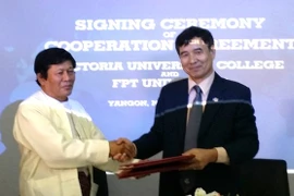 Cérémonie de signature d'un contrat de coopération entre l'université FPT du Vietnam et l’Université Victoria du Myanmar. 