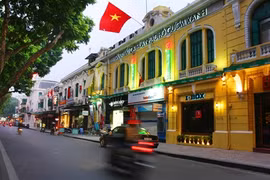 La rue Lê Thai Tô où trônent beaucoup de maisons d’architecture française. Photo : Phuong Hoa/VNA