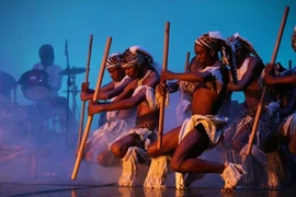 Spectacle en l'honneur des 40 ans de relations diplomatiques Vietnam-Mozambique. 