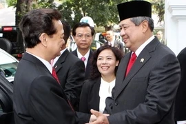 Le président indonésien Susilo Bambang Yudhoyono reçoit le Premier ministre Nguyen Tan Dung. (Photo: Duc Tam/AVI)
