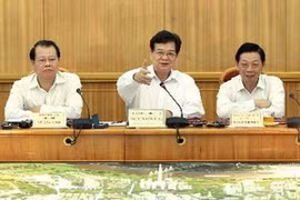 Le Premier ministre Nguyen Tan Dung lors d'une séance de travail avec le Comité populaire de Hanoi. (Photo: Doan Tan/AVI)