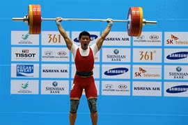 Thach Kim Tuân, le plus grand espoir de l’haltérophilie vietnamienne pour les prochains Jeux olympiques d’été, en 2016, à Rio de Janeiro (Brésil). Photo : VNA
