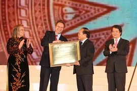 Cérémonie de réception du certificat de l’UNESCO reconnaissant le culte des rois Hùng à Phu Tho en tant que patrimoine culturel immatériel de l’humanité. Photo : Nguyen Khang/AVI 