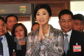 L'ex-Premier ministre thaïlandaise Yingluck Shinawatra (centre). (Source: AFP/TTXVN)