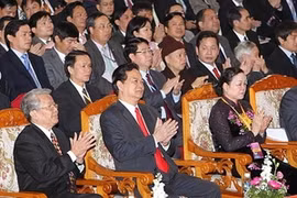 Le PM à une conférence de promotion de l'investissement à Quang Ninh pour 2012. (Photo: Duc Tam/AVI)