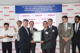 Remise de la licence d'investissement pour le projet d'usine de Bosch à Dông Nai.