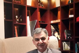 Le directeur général de la banque Standard Chartered Vietnam Nirukt Sapru est optimiste sur les perspectives du Vietnam en 2015.