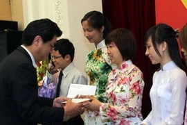 Remise de bourses Fuyo à de brillants étudiants 