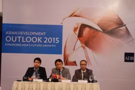 Conférence de presse donnée pour présenter le rapport intitulé "Asian Development Outlook". Photo: VNA