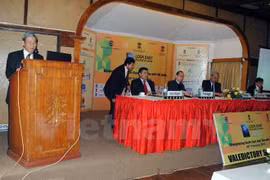 l'ambassadeur du Vietnam en Inde Ton Sinh Thanh prend la parole lors du séminaire. Source: VNA