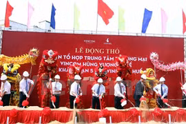 Le groupe Vingroup a officiellement démarré le 22 mars la construction du complexe commercial Vincom Hung Vuong et de l'hôtel cinq étoiles Vinpearl Hue, dans la ville de Hue, (Thua Thien-Hue). (Source : VNA)