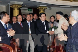Le président Truong Tan Sang participe à l'inauguration du 8e Congrès de l’Association des artistes de la scène du Vietnam. (Photo : VNA)