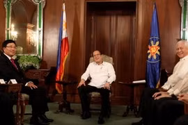Le président philippin Benigno Aquino reçoit le ministre vietnamien des Affaires étrangères Pham Binh Minh. Source : AFP