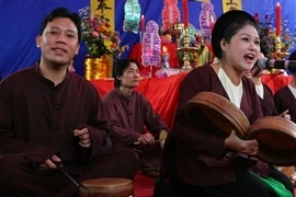 Représentation de hat xâm à Hanoi. Photo: Nhât Anh/VNA.