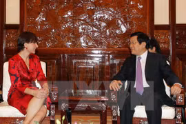 Le président Truong Tan Sang et l'ambassadeur italien au Vietnam, Mme Cecilia Piccioni. (Source: VNA)