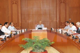Le secrétaire général du Parti communiste du Vietnam (PCV), Nguyen Phu Trong et le Comité central de pilotage de la lutte contre la corruption. Photo/VNA