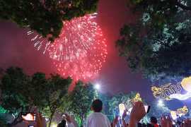 Les feux d'artifice seront tirés le 30 avril de 21h00 à 21h15. 