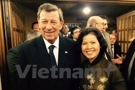 Le ministre uruguayen des AE Rodolfo Nin Novoa (gauche) et représentant de l'ambassade du Vietnam à l'inauguration de la Chambre de commerce MERCOSUR. (Photo: Diệu Hương/Vietnam+)