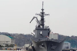 Le navire de débarquement Kunisaki battant pavillon japonais. (Source: wiki)