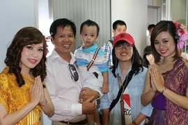 Deux cent mille dôngs seulement pour aller à Bangkok. 
