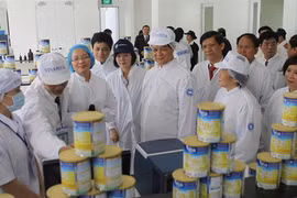 Inauguration d'une nouvelle usine de la Société de produits laitiers du Vietnam (Vinamilk) dans la province de Binh Duong (Sud) en avril dernier. Photo : Thanh Vu/VNA