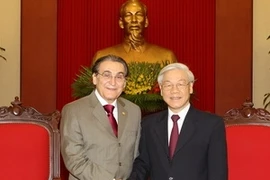 Le secrétaire général PCV Nguyên Phu Trong reçoit le président du Parti communiste du Brésil, Renato Rabelo. (Photo: AVI)