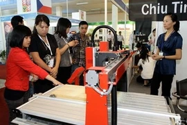  La Foire industrielle VIIF 2011. (Photo: Huy Hung/AVI)