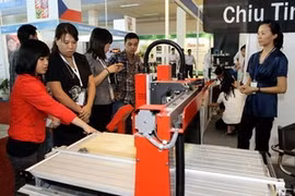  La Foire industrielle VIIF 2011. (Photo: Huy Hung/AVI)