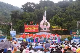 Le meeting de conmémoration du 50e anniversaire de l'ouverture de la piste Ho Chi Minh en mer (Photo: Ly Kha/AVI) 