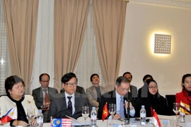 Colloque sur les défis de la sécurité du Vietnam à Paris. Photo : Bich Ha/VNA
