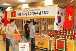 Le stand du Vietnam lors de la ''Semaine des produits vietnamiens. Photo: VNA