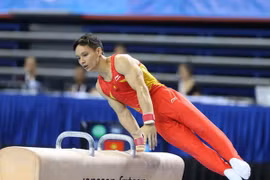 Dinh Phuong Thanh a remporté l'or au concours général individuel hommes. Photo: VNA