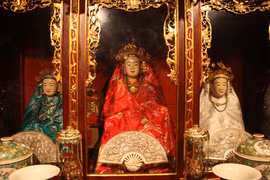 Le culte de la Sainte-Mère est une croyance purement vietnamienne qui puise son origine dans la lutte contre les agresseurs mais aussi contre les caprices de la nature. (Source : VNA)