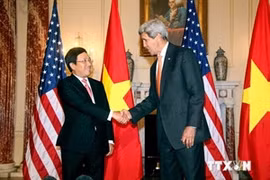 Le vice-Premier ministre et ministre vietnamien des Affaires étrangères Pham Binh Minh et le Secrétaire d'Etat américain John Kerry. Source: VNA