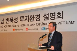 M. Pham Van Vong, secrétaire du Comité du Parti et président du Comité populaire de Vinh Phuc participe à une conférence à Séoul.